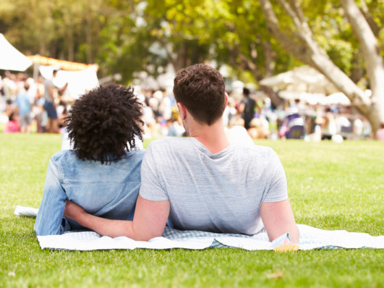 Couple relaxing at the Zócalo