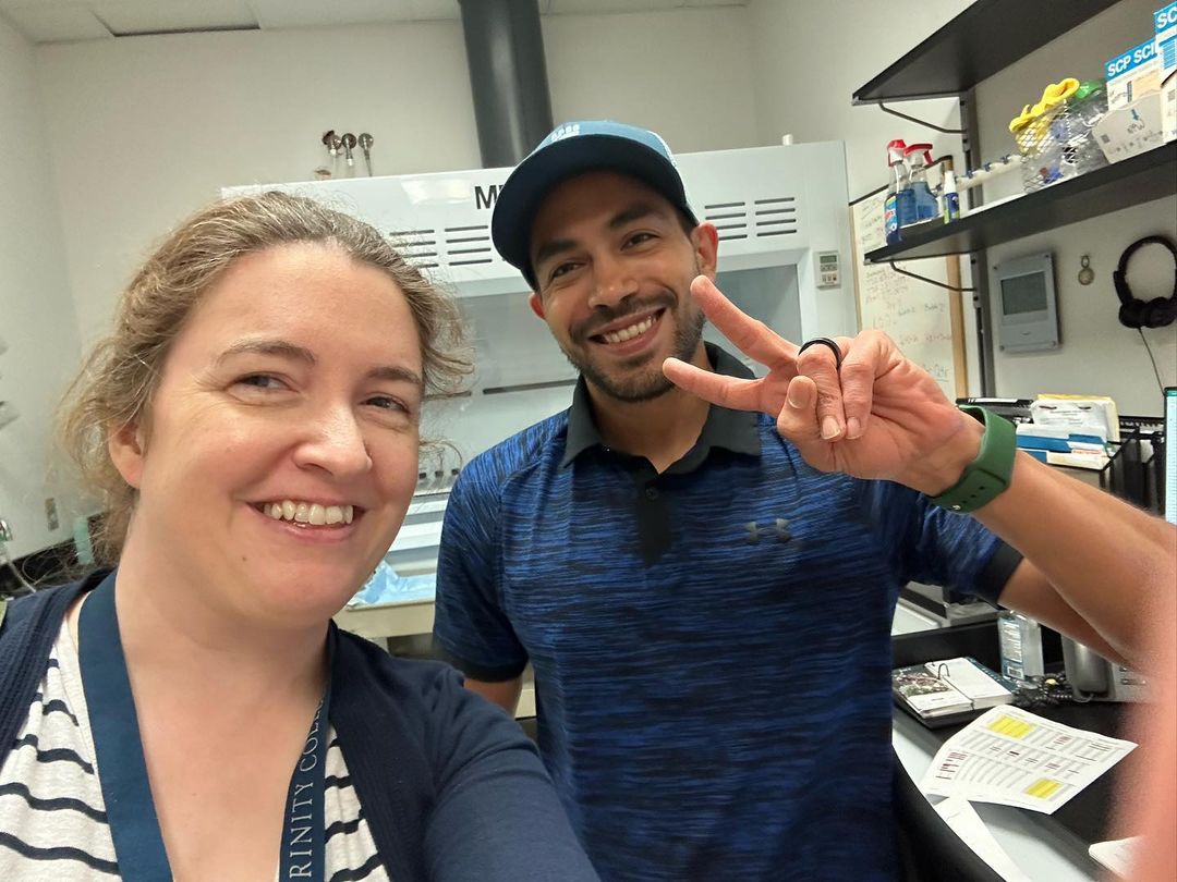 Davida Smyth in the lab with a colleague.