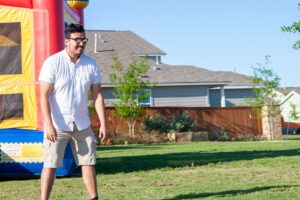 Man with sunglasses at Ana Park