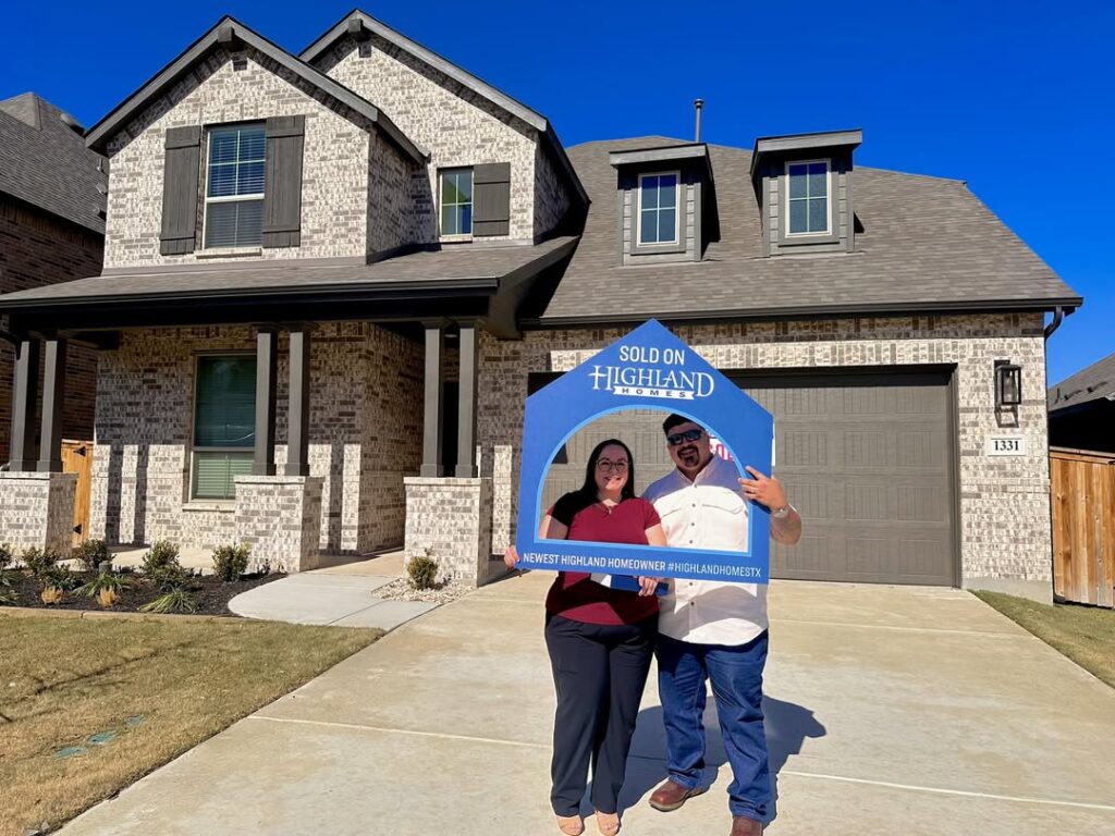 New homeowners move into VIDA San Antonio