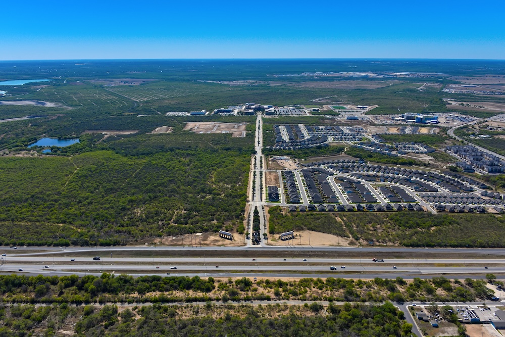 A dark blue horizon above the vida community